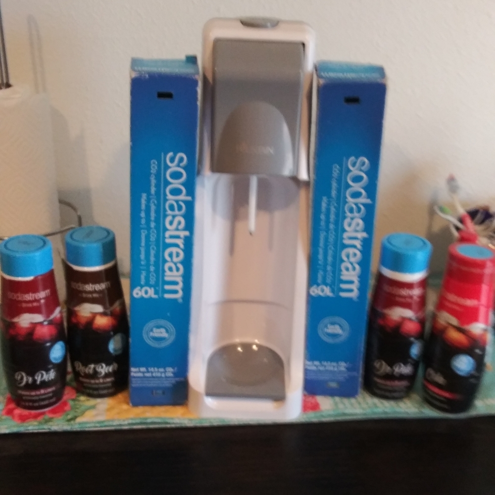 Soda Stream with 4 flavers